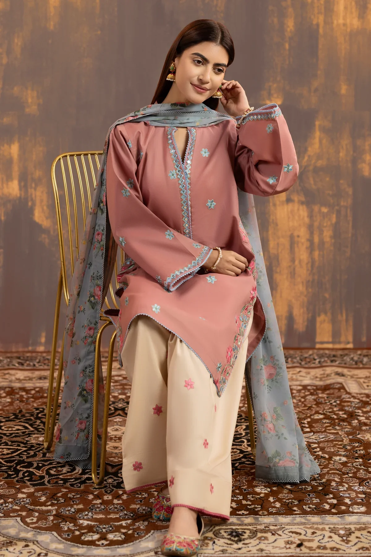 3 Piece Embroidered Lawn Suit UR16