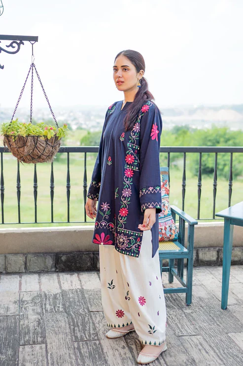 3 Piece Embroidered Lawn Suit UR19
