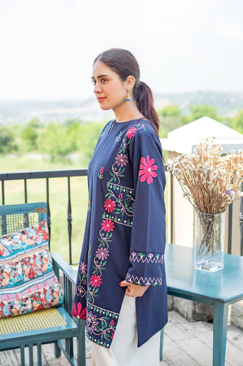 3 Piece Embroidered Lawn Suit UR19