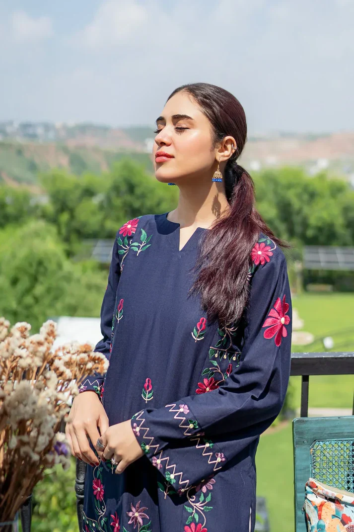 3 Piece Embroidered Lawn Suit UR19