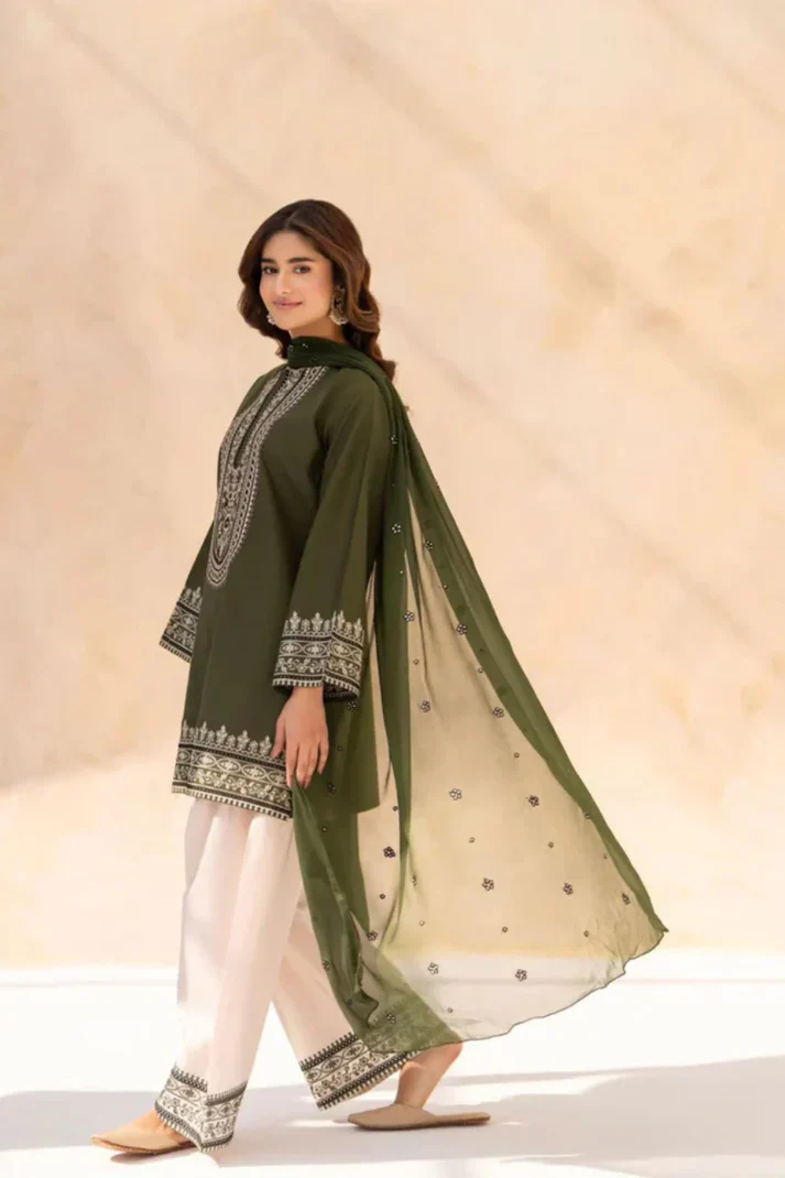 3 Piece Embroidered Lawn Suit UR18