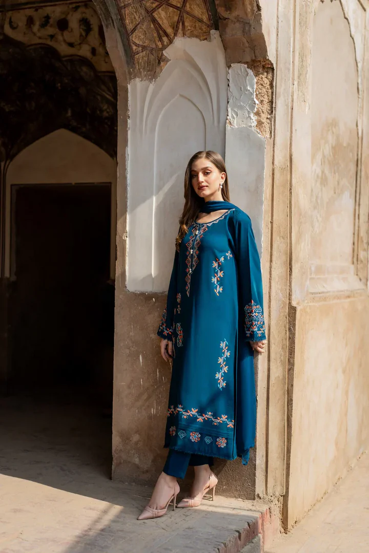 3 Piece Embroidered Lawn Suit UR27