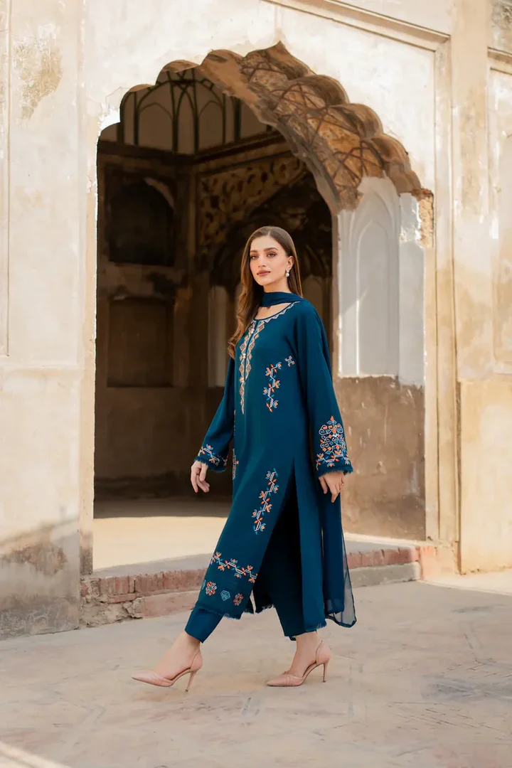 3 Piece Embroidered Lawn Suit UR27